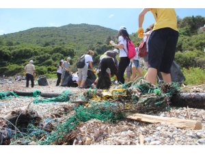 Milli Parkı Çöplerden Temizlediler
