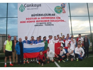 Mini World Cup 18’de Kupa İtalya’nın