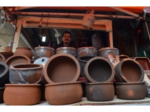 Ramazan Öncesi Güveçler Tezgahlarda Yerini Aldı