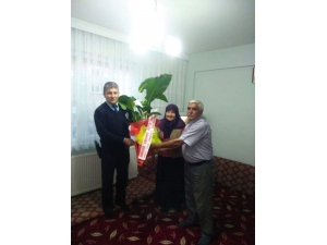 Polisten Anlamlı Ziyaret