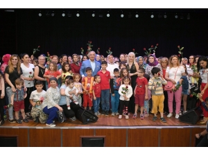 Mersinli Anneler Ömür Gedik’le Coştu