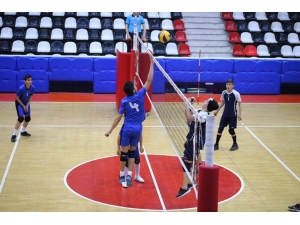 Küçük Erkekler Voleybol Grup Müsabakaları Tamamlandı