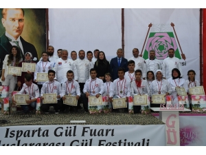 Isparta Gülü Artık Sofralarda Olacak