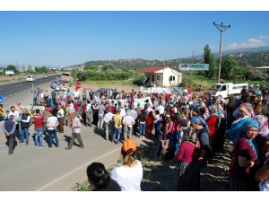 Salihli’de Mahalle Sakinlerinden Çöp Eylemi
