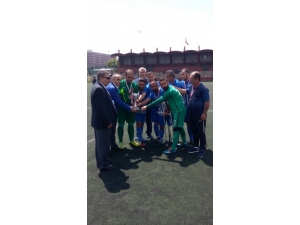 Şahinbey Amputeden Bir Kupa Daha