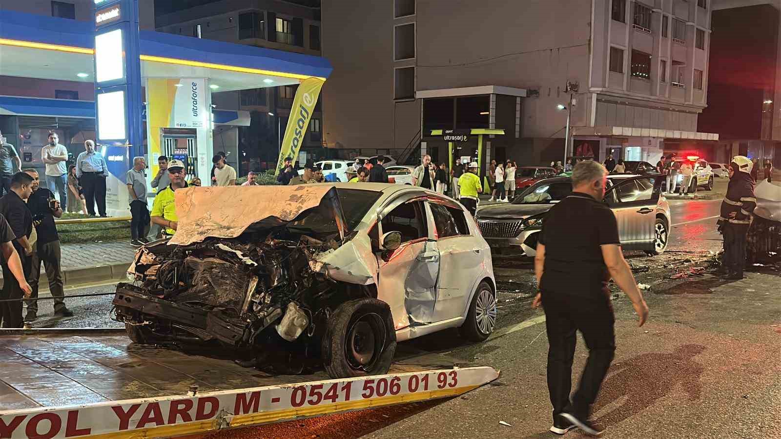 atakum-da-kontrolden-cikan-otomobil-karsi-seride-gecti-5-yarali