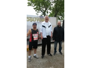55 Yaşında 15 Kilometre Koşarak Birinci Oldu