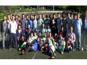 Kulüp Başkanı, Finale Bir Saat Kala Futbolcuları Takımdan Kovdu