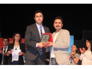 Tiyatro Gecesinde İha’ya Ödül