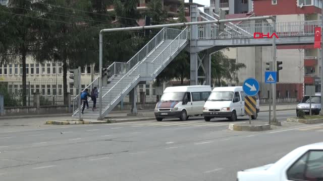 Trabzon'da Üst Geçidin Altına Yaya Geçidi Yaptılar