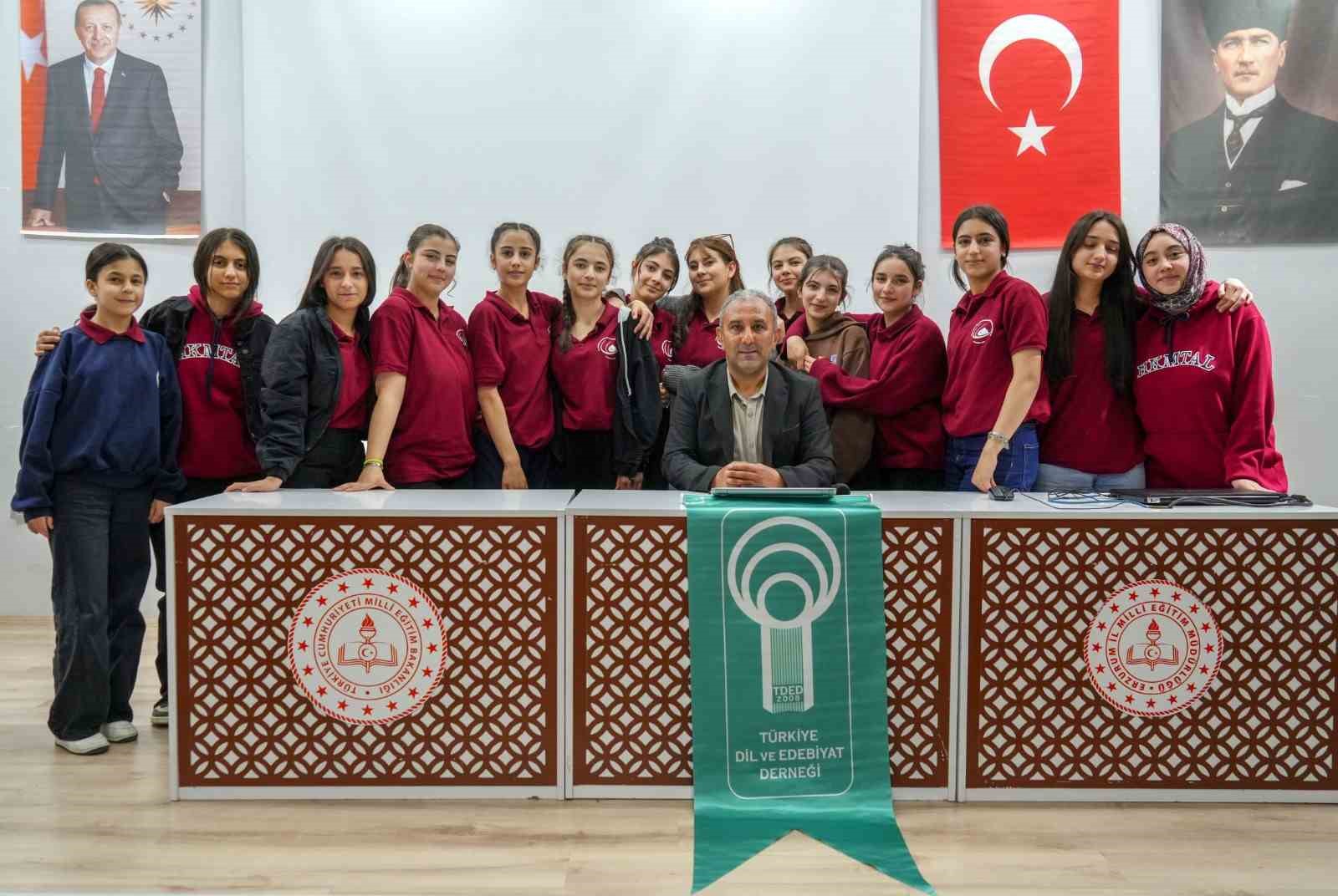 lisesi-ogrencileriyle-fotograflarla-sehrin-dilini-anlamak-uzerine-soyleyisi