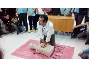 Öğrencilere İlk Yardım Eğitimi Verildi