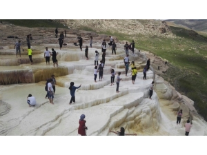 Burası Pamukkale Değil, Van