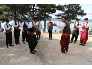Folklor İle Hayata Bağlandılar