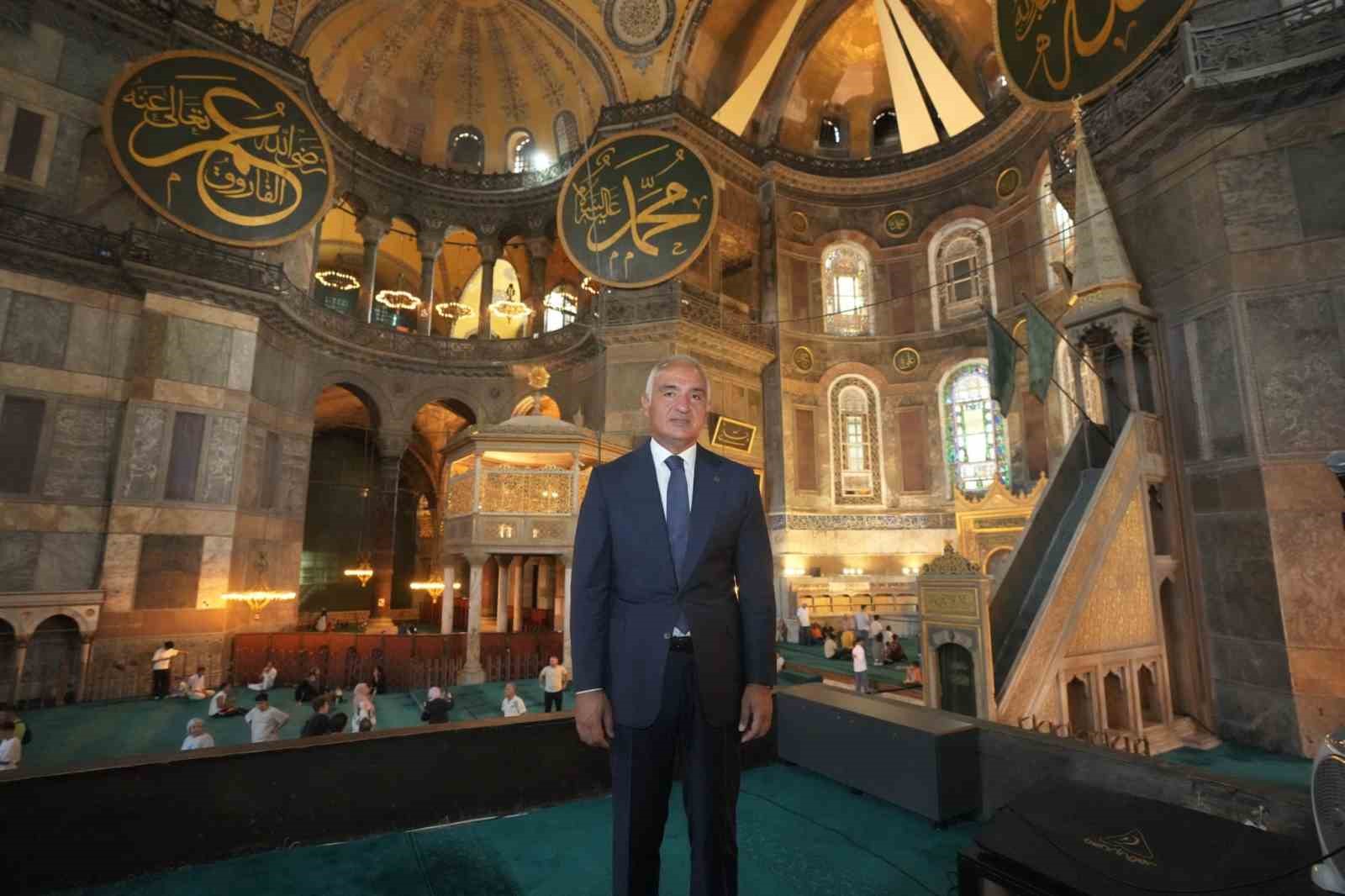 ayasofya-da-cumhuriyet-tarihinin-en-kapsamli-restorasyonu-hiz-kesmiyor