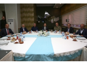 Vali Pehlivan Bayburtspor’un Yemeğine Katıldı