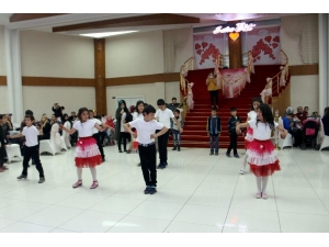 Engelli Öğrencilerden Dans Gösterisi