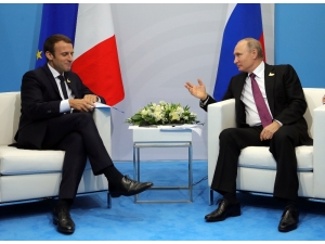 Putin Ve Macron Telefonda Görüştü