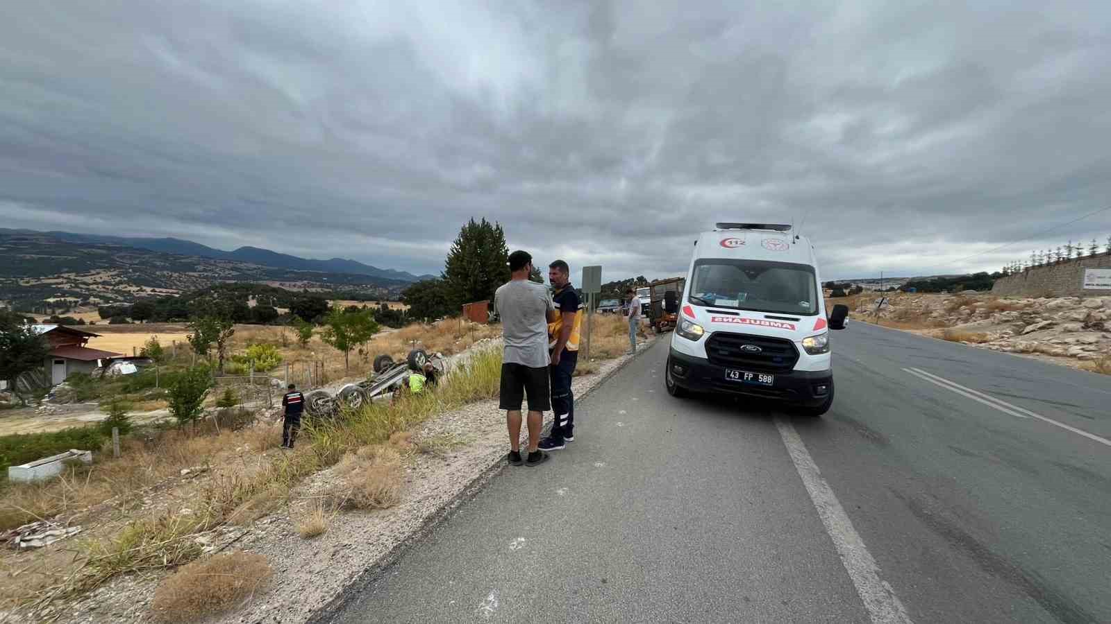 emet-hisarcik-yolunda-traktor-ile-hafif-ticari-arac-carpisti-2-yarali
