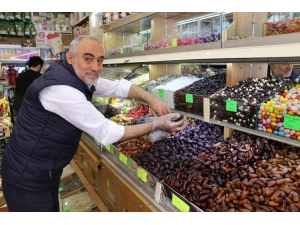 Hurma Tezgahdaki Yerini Aldı