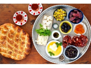 Diyetisyen Tulay: "İftar İle Sahur Arasında Hafif Ara Öğün Yapın"