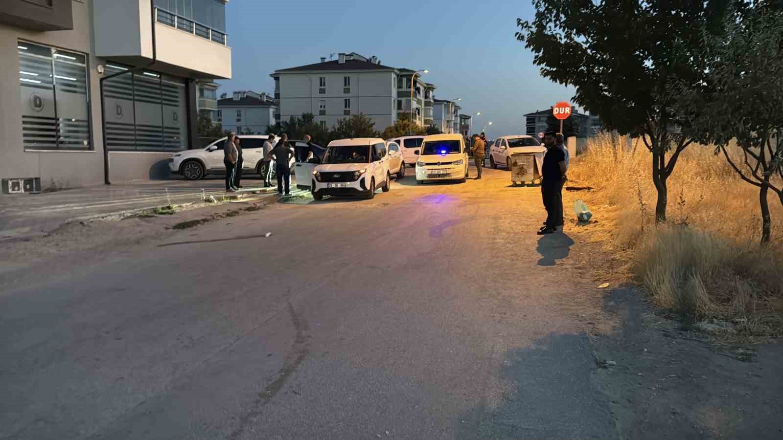 eskisehir-de-iki-aile-arasinda-cikan-kavgada-2-kisi-yaralandi