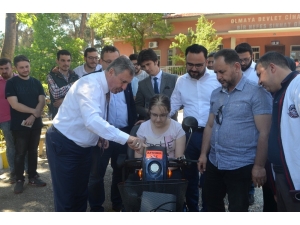 Ak Parti’li Özdağ Engelli Vatandaşların Yüzünü Güldürdü