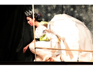 Büyücü İsimli Tiyatro Büyük Beğeni Topladı