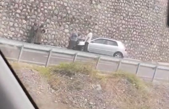 zonguldak-ta-bariyere-carpan-otomobildeki-yolcu-yaralandi