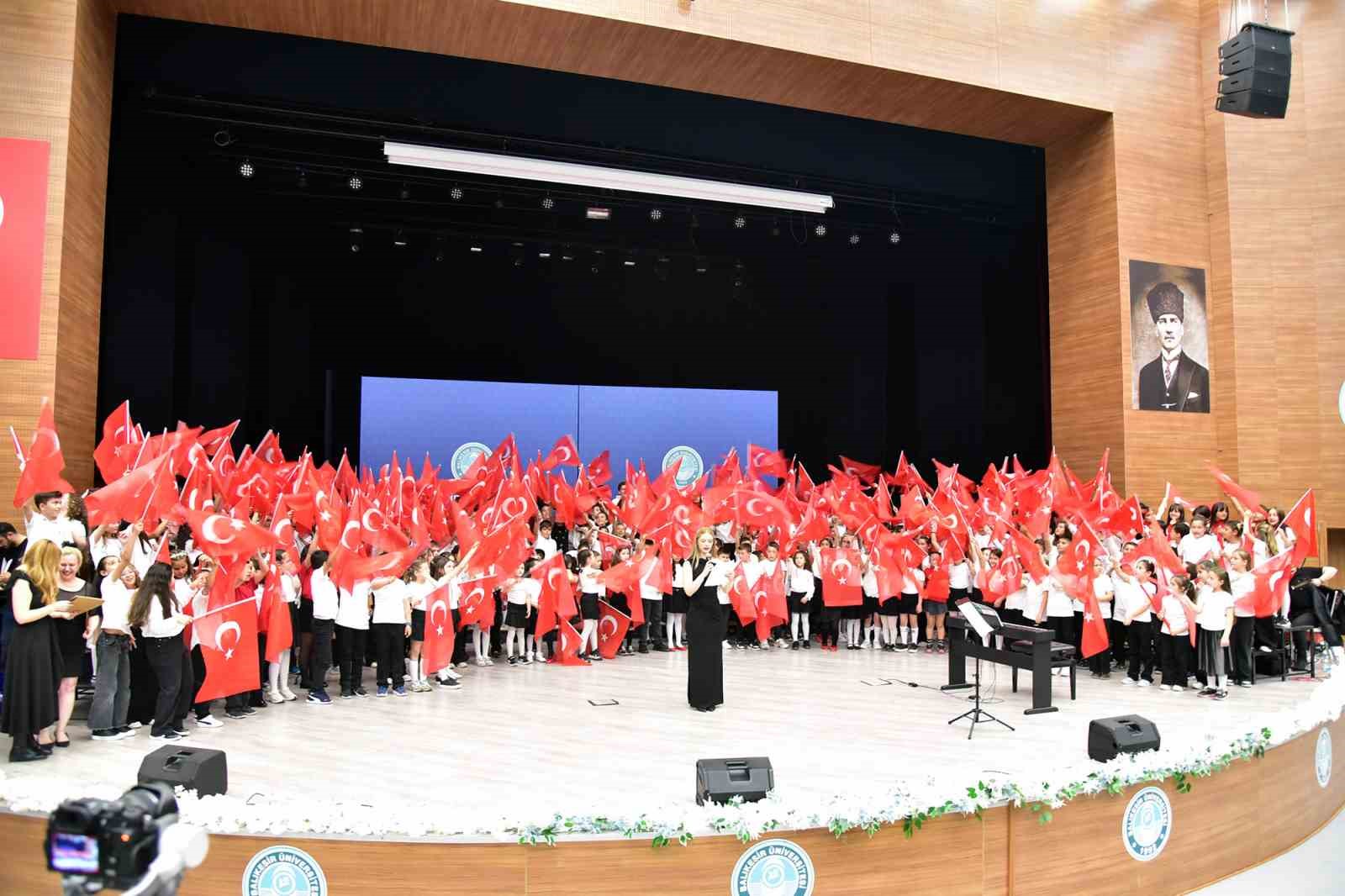 300-cocuktan-olusan-korodan-muhtesem-konser