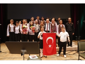 Anadolu Üniversitesi Açıköğretim Sistemi Görme Ve İşitme Engelliler Türk Halk Müziği Topluluğu’ndan ‘Dillerdeki Türküler’ Konseri