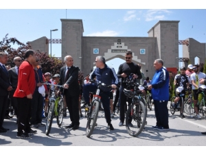 Vali Ve Belediye Başkanı 15 Kilometre Bisiklet Sürdü