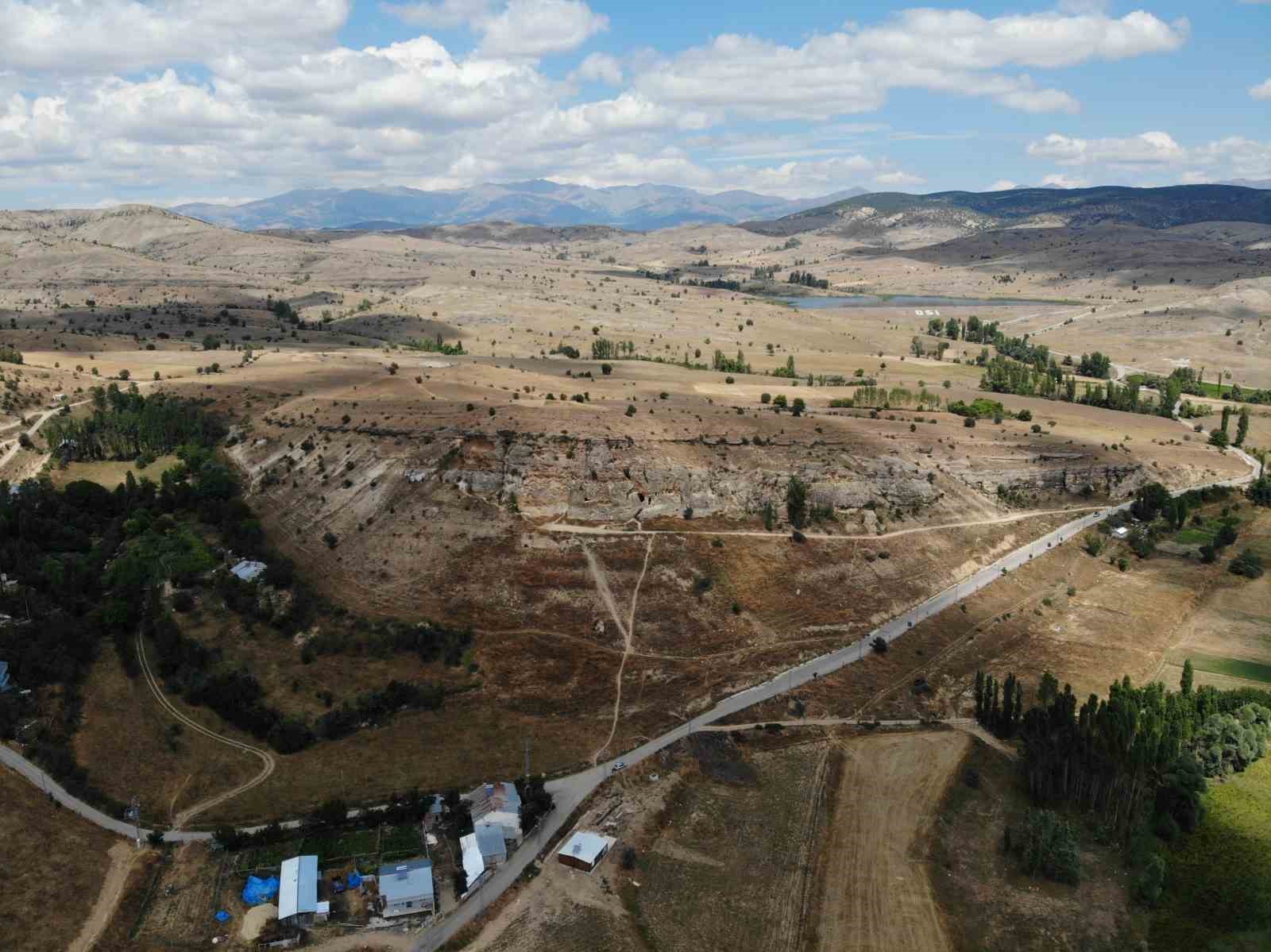 gumushane-nin-ilgi-bekleyen-tarihi-mirasi-cakirkaya-manastiri