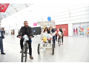 Nikah Masasına Pedal Çevirerek Gittiler