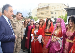 Hakkari’de Yılsonu Şenliği