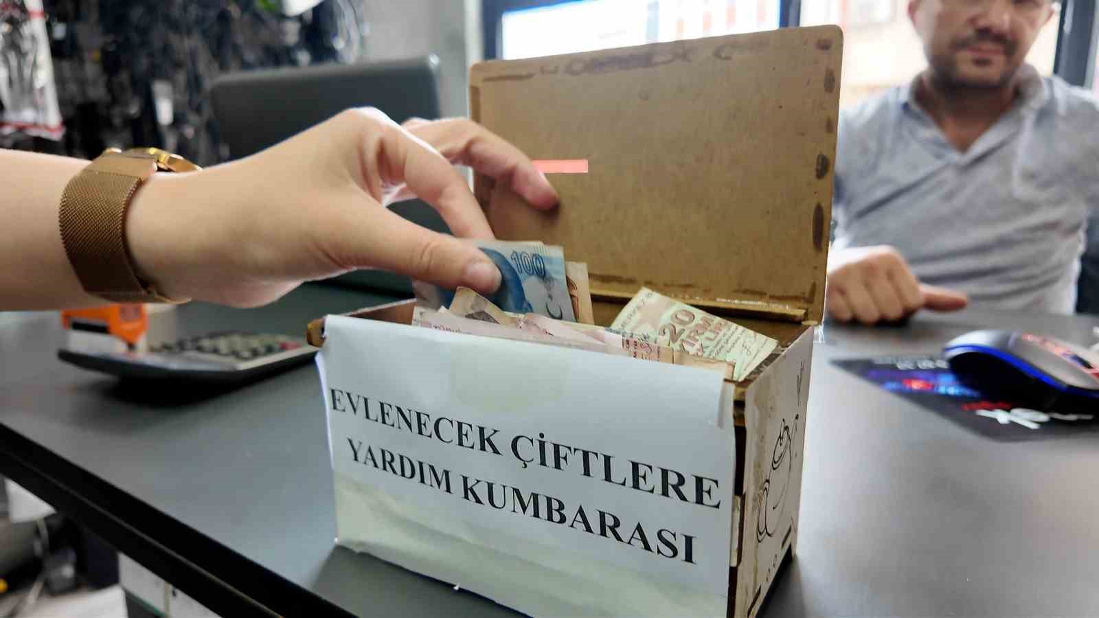 rize-de-esnaftan-yeni-evlenecek-ciftlere-kumbara-destegi