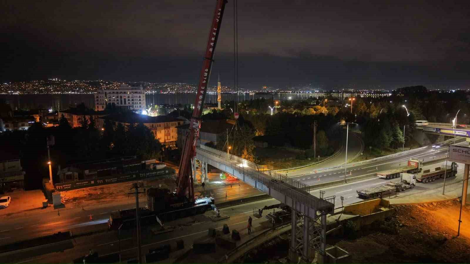 basiskele-kavsagi-nda-80-tonluk-tabliye-gece-operasyonuyla-yerine-konuldu