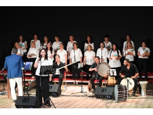 Thm Kadınlar Korosu ‘Anneler’ İçin Söyledi