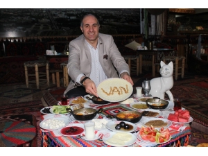 Yılın İlk Sahuru Meşhur Van Kahvaltısıyla Yapıldı