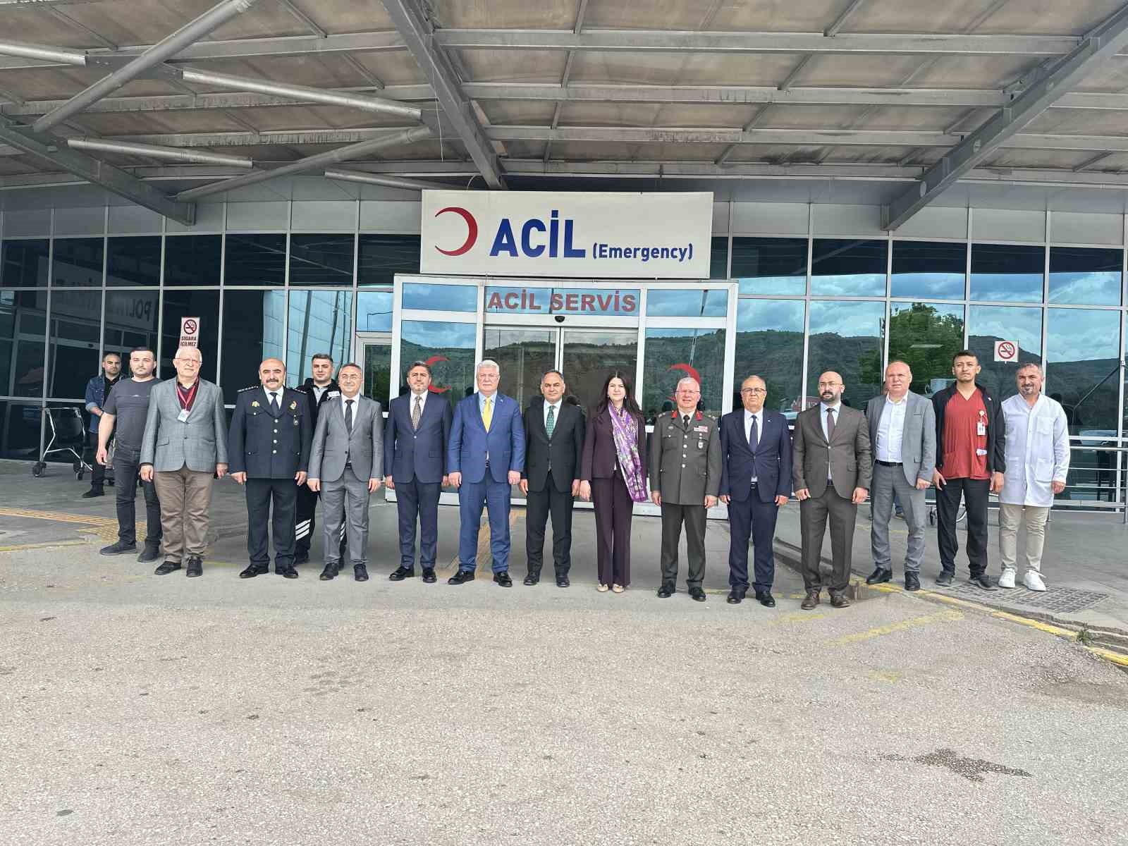cankiri-da-protokol-uyeleri-bayramda-calisan-kurum-personelleriyle-bayramlasti
