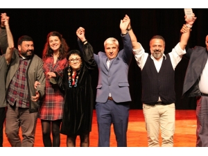 Şehir Tiyatrosu ’Evcilik Oyununu’ Sahneledi