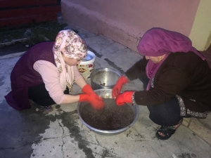 Sarıkamış’ta C Vitamin Deposu Kuşburnu Ramazan İçin Hazırlanıyor