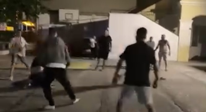 kusadasi-nda-otopark-ucreti-kavgasi-kamerada