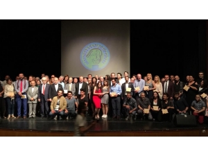 Tiyatronun Oscar’ı Burhaniye’nin Oldu