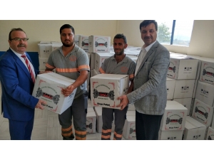 Adapazarı Belediyesi’nde Personele Erzak Dağıtıldı