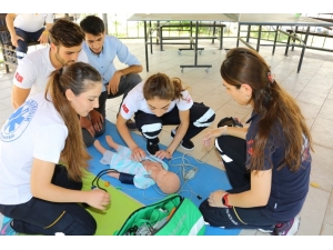 Paramedik Öğrencileri Zamanla Yarıştı