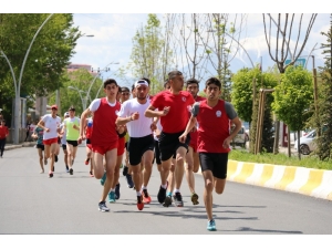 Ağrı’da Atletizm Ve Tekerlekli Kayaklı Koşu Yarışmaları Yapıldı