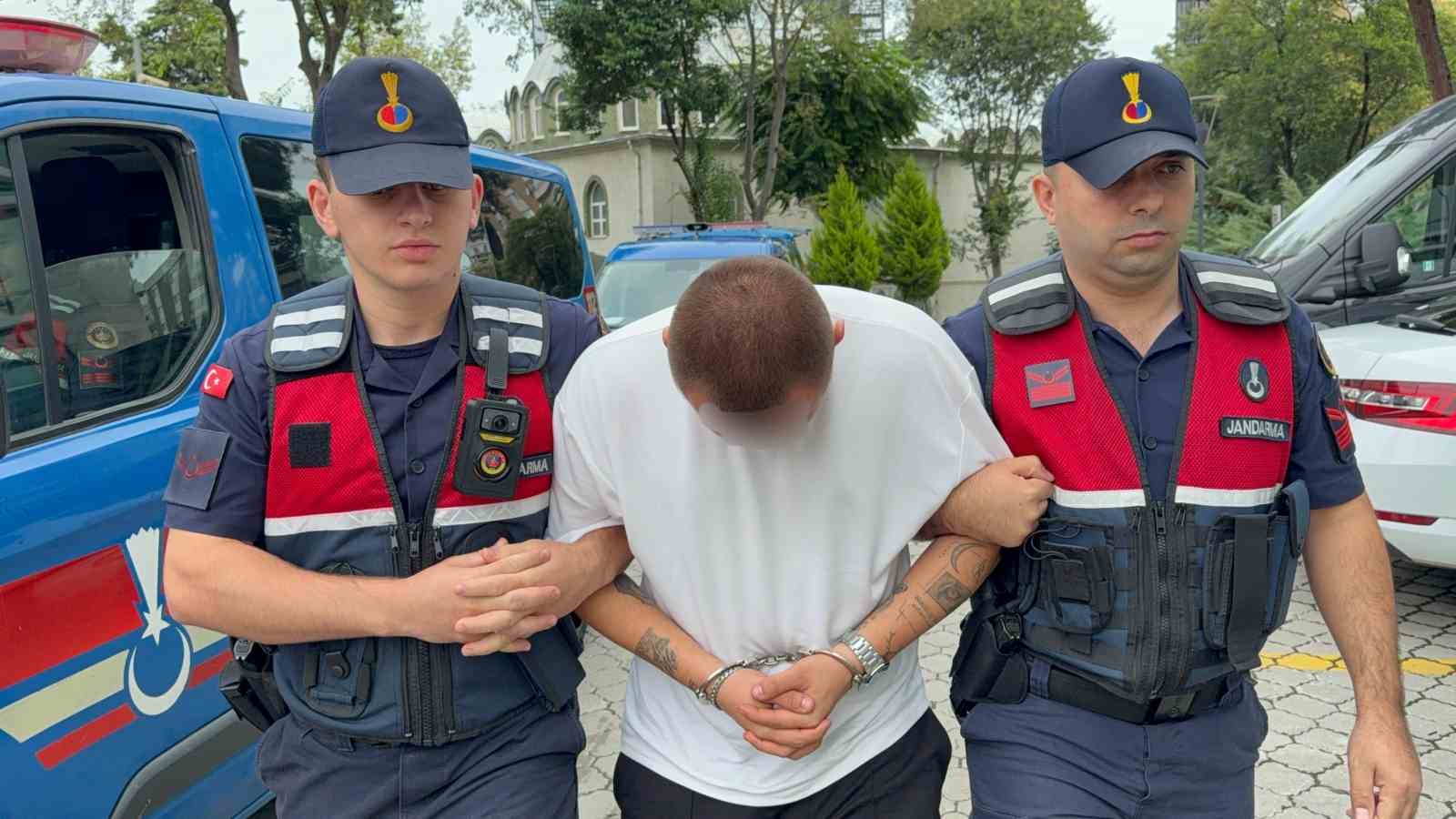 jandarma-motosiklet-cantasinda-7-bin-999-sentetik-ecza-hap-ele-gecirdi