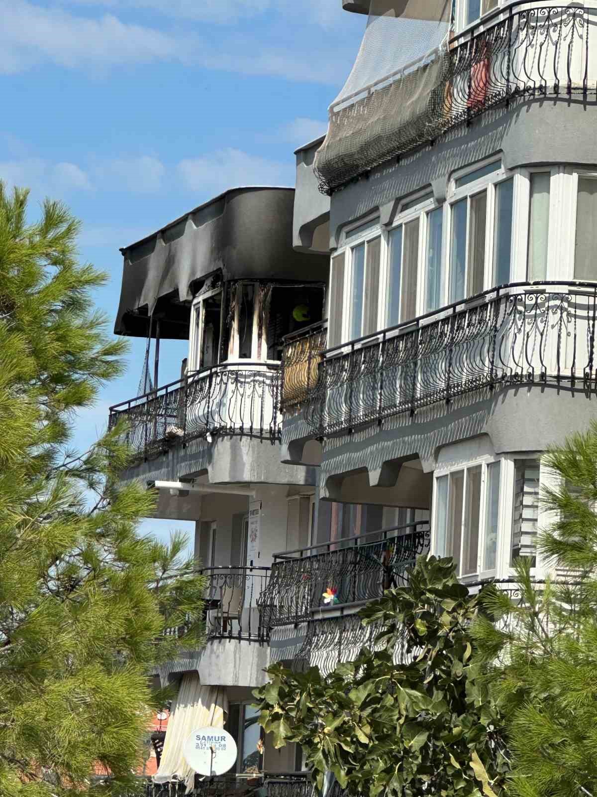 ayvalik-ta-kizgin-yaga-su-dokulunce-yangin-cikti