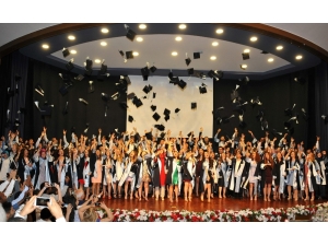 Tıp Fakültesinde Mezuniyet Coşkusu